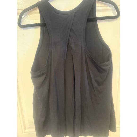 Lululemon in the open tank top - Picture 5 of 5